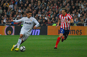 300px-Cristiano_Ronaldo_y_Diego_Forlán